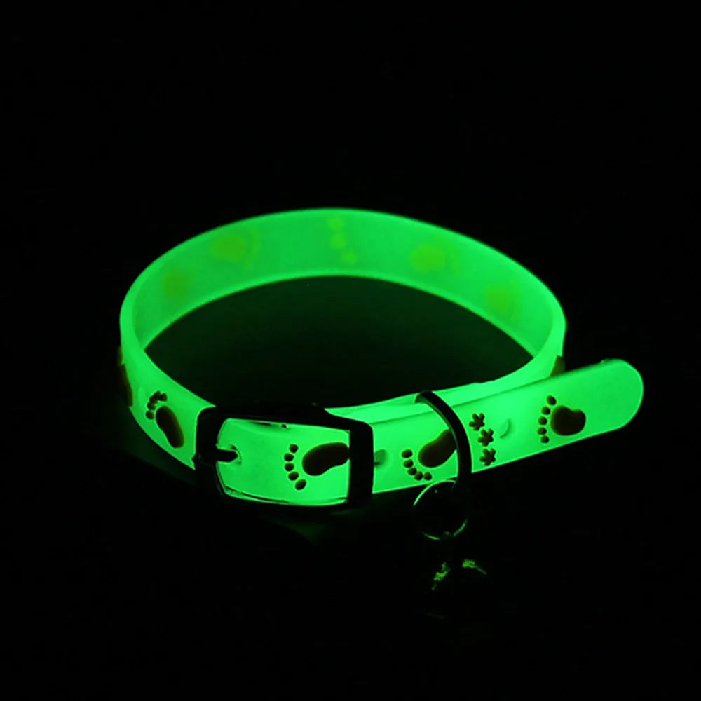 Luminous Cat and Dog Necklace , Small Dog Cat Collar Anti-Loss Fluorescent Silicone Bell Collar